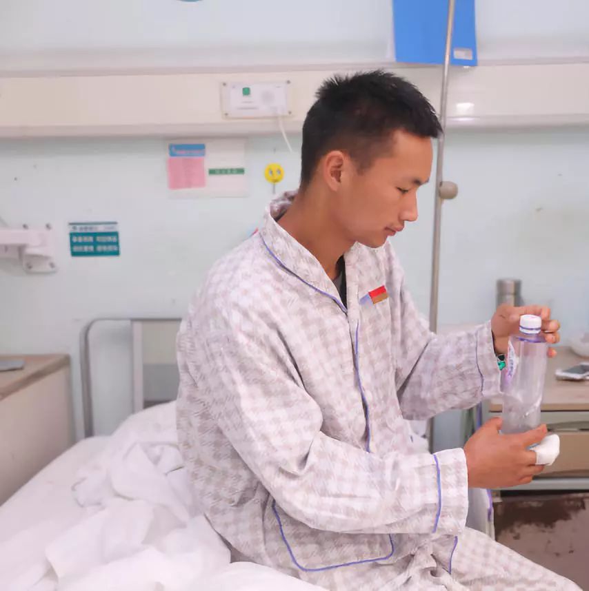 惊险！8小时“抢”回战士的手指