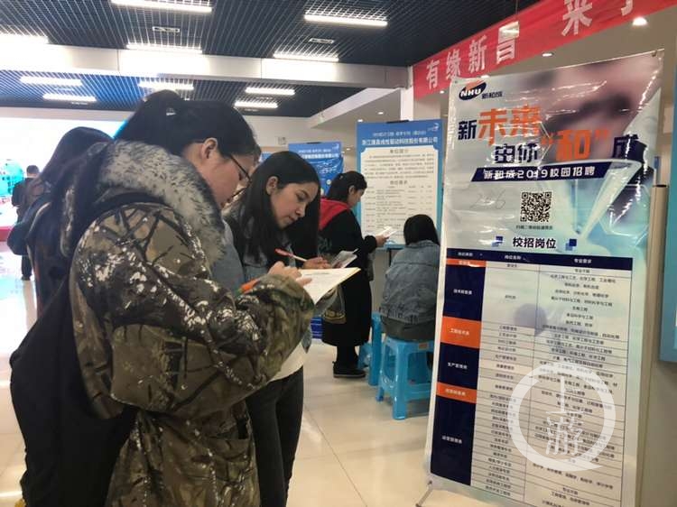 狗狗爱上足球每天“踢”两小时丨百万年薪揽才绍兴还有大招