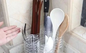 5个瓶子可以叠在一起,把4个塑料瓶粘一起