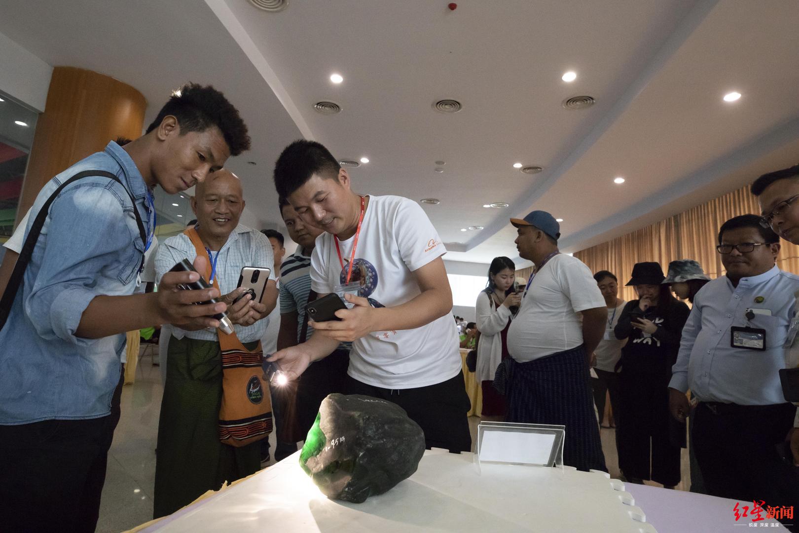 缅甸源头翡翠直播现场代购,缅甸捡漏玉石直播