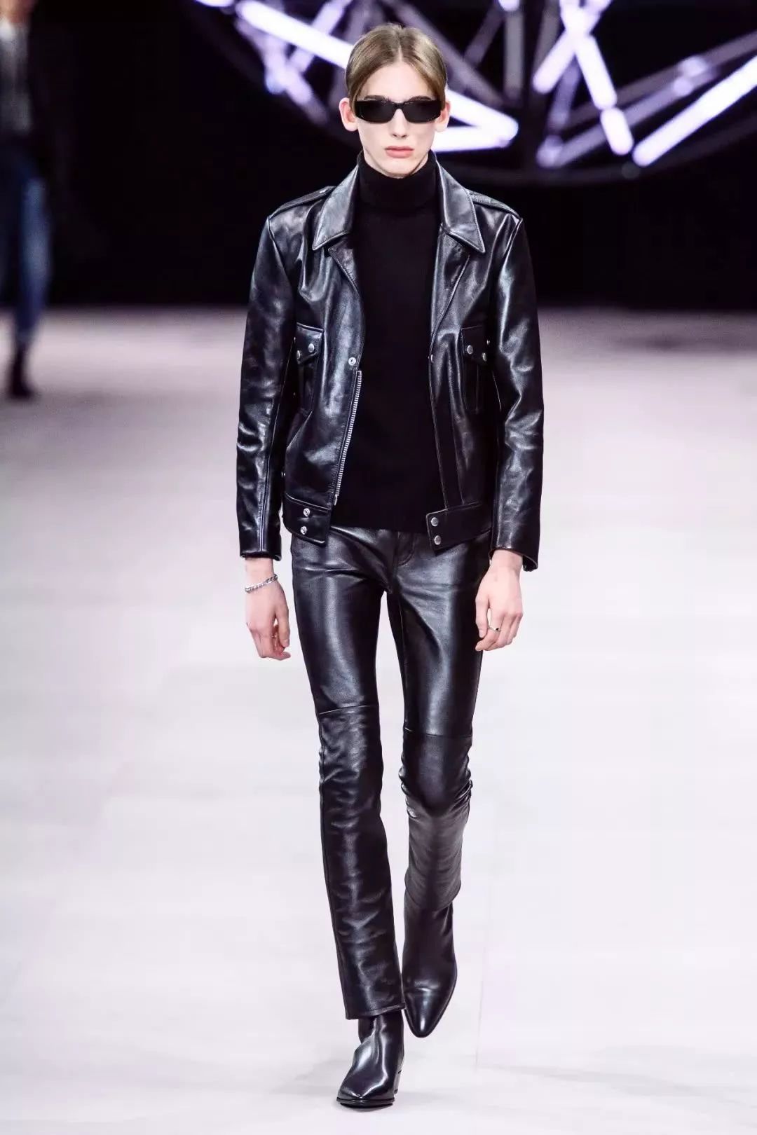 一件皮衣能给你多种风格,每件皮衣都是独一无二