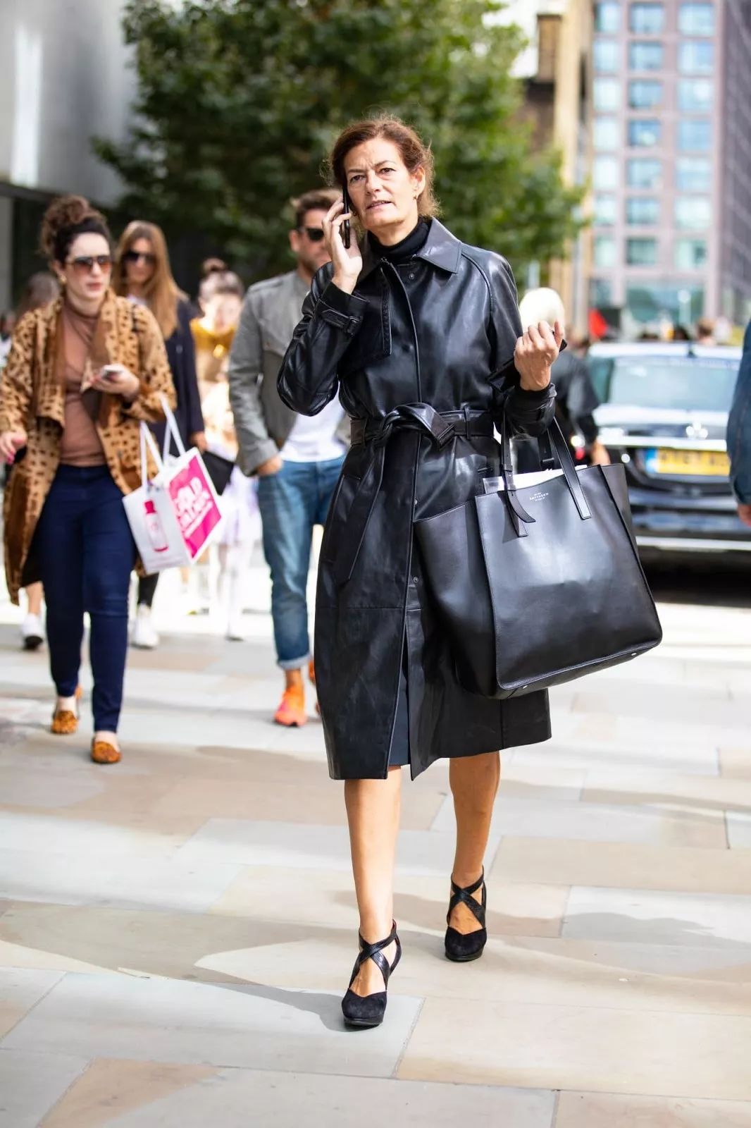 一件皮衣能给你多种风格,每件皮衣都是独一无二