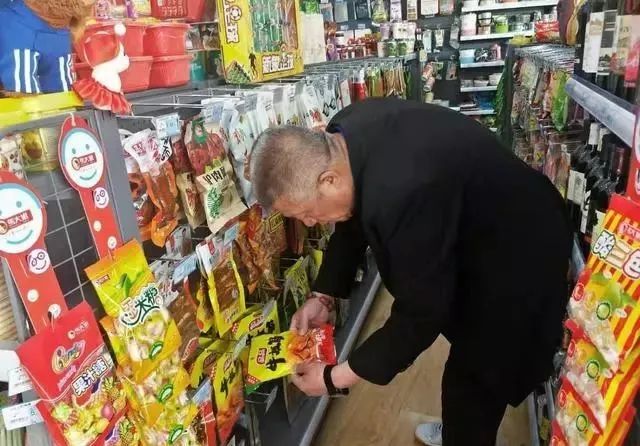 巴彦淖尔清查下架“虾扯蛋”等问题辣条！