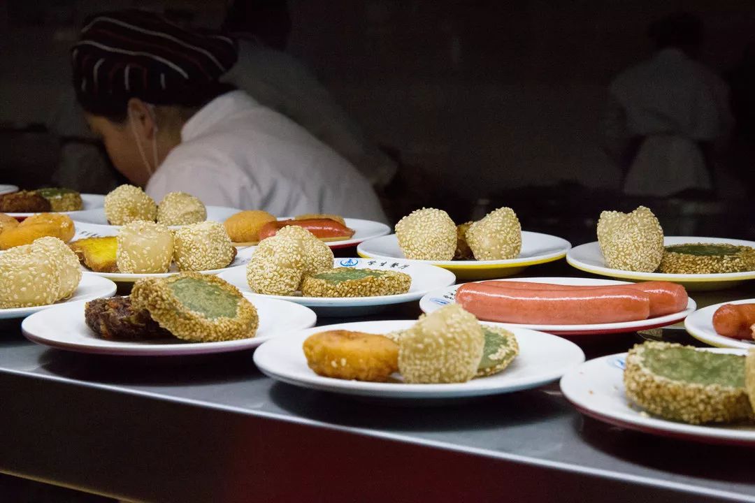 叫醒你的不是梦想是早餐,叫醒你的不是闹钟是鸟叫声