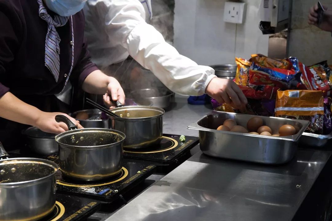 叫醒你的不是梦想是早餐,叫醒你的不是闹钟是鸟叫声