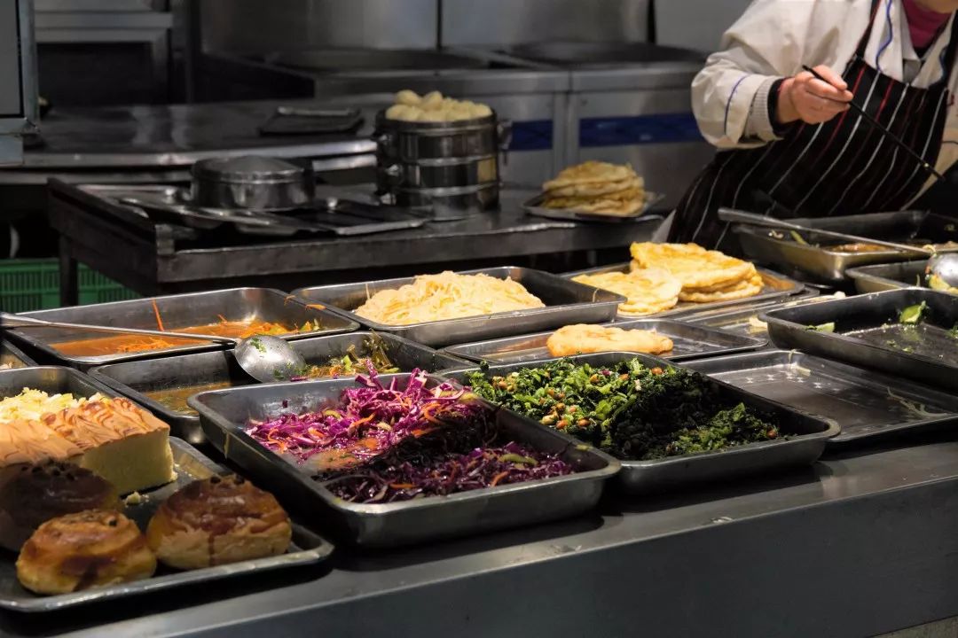 叫醒你的不是梦想是早餐,叫醒你的不是闹钟是鸟叫声