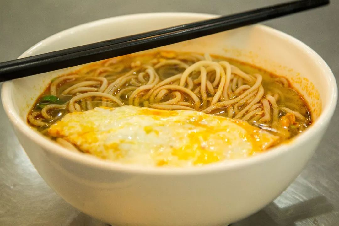 叫醒你的不是梦想是早餐,叫醒你的不是闹钟是鸟叫声