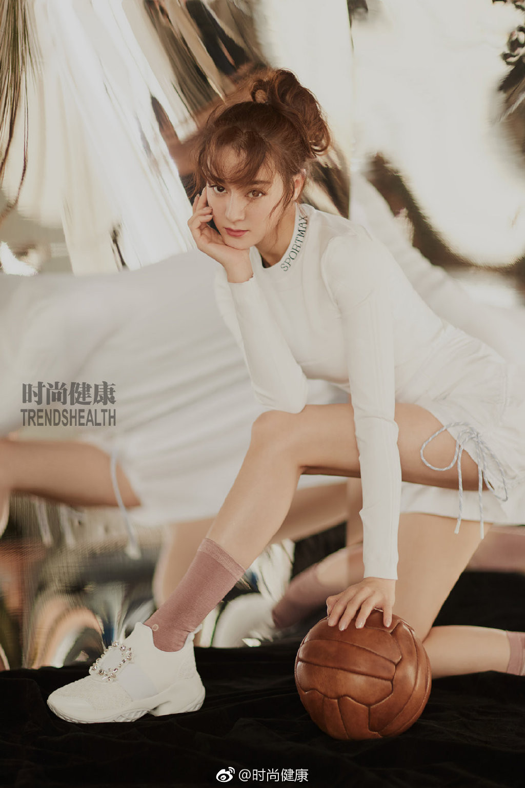 迪丽热巴足球服,迪丽热巴酒杯型身材