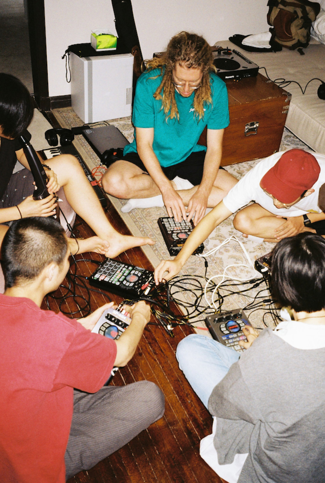 他们探索并推广关于黑胶的一切，想把自己的爱好变成别人的日常|了不起的小工作室