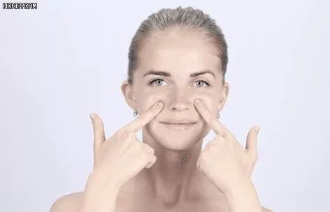 50年皱纹有救啦用它专抹深皱纹,在家就能改善皱纹的神器来了