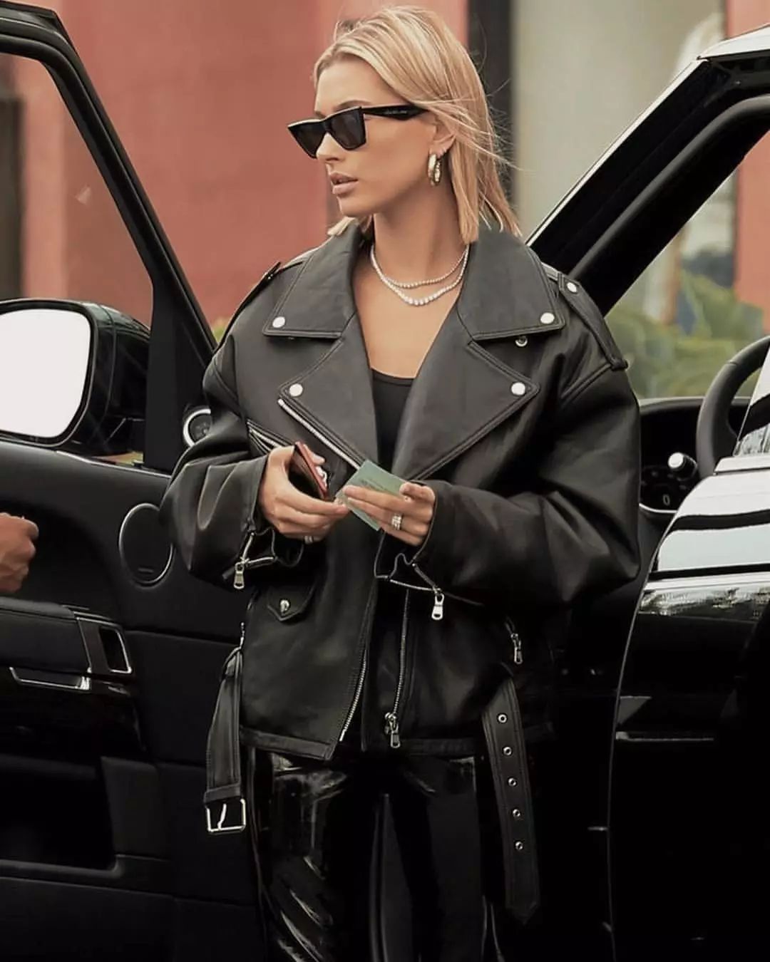 穿上它又酷又有钱，今年一定要买一件