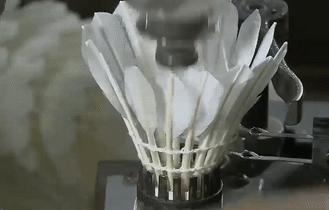 羽毛球是用什么毛来做的,羽毛球一般是什么羽毛做的