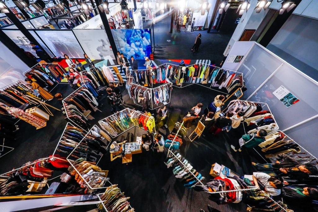 众星亮相上海时装周,重见时尚上海时装周