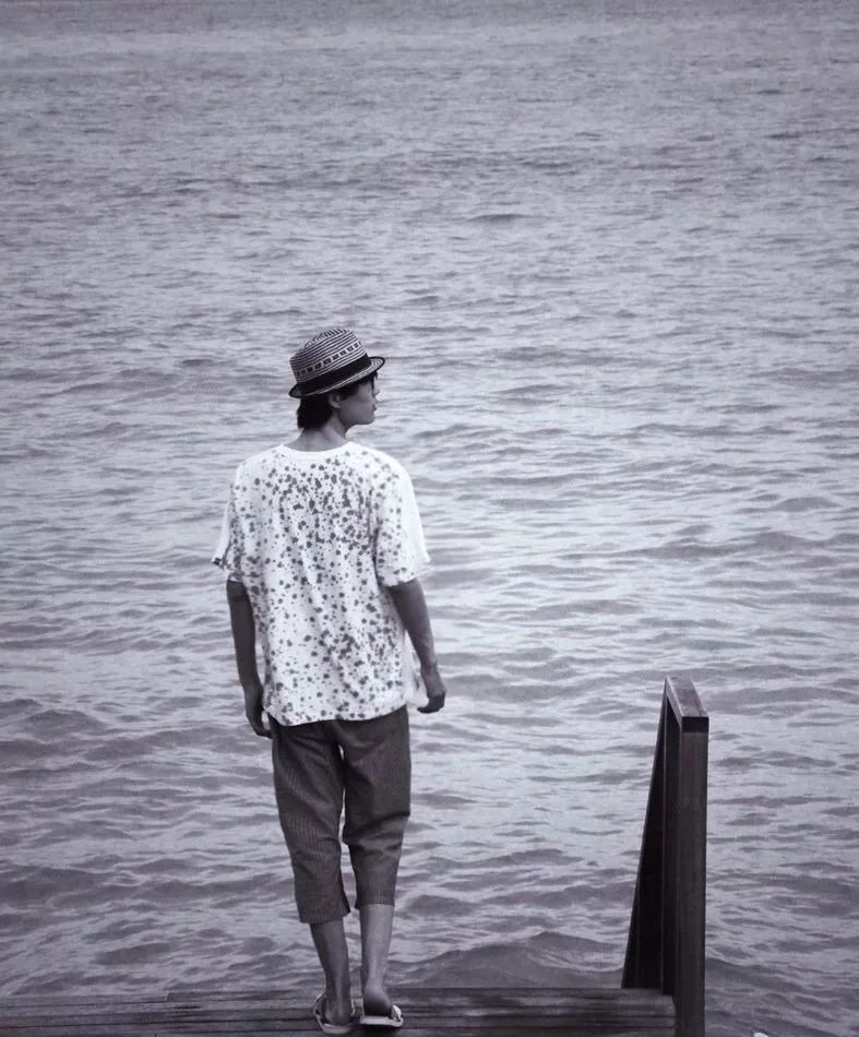 力压周杰伦、引领非主流、霸屏QQ空间…陪你长大的他，怎么混得这么惨？