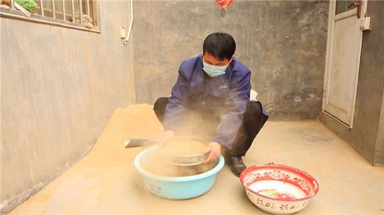 90后卖裤子小男孩,90后小伙卖500万土货