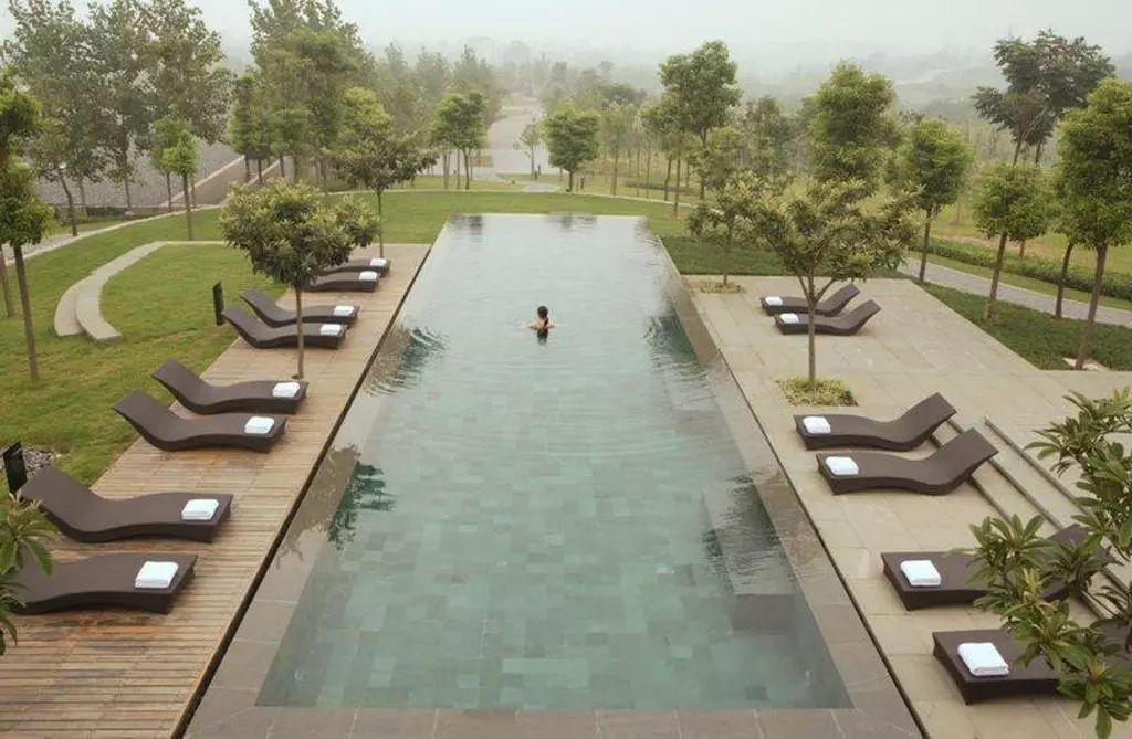 摇船前往酒店，睡在百花深处|杭州最仙儿的打开方式叫紫萱！