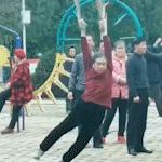 撞头、吃蝌蚪、把果汁注入静脉,奇葩养生总有人信?