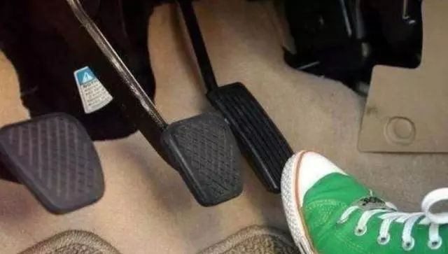 老司机刹车的几种方法,老司机正确的踩刹车步骤