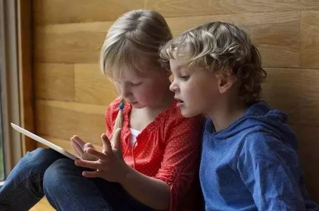 预告：明基新款智能家用色准投影仪，AI智能语音加持，在家打造专业影院在线学习娱乐中心