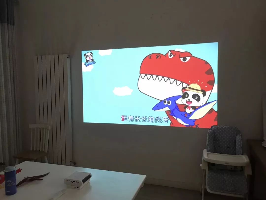 预告：明基新款智能家用色准投影仪，AI智能语音加持，在家打造专业影院在线学习娱乐中心