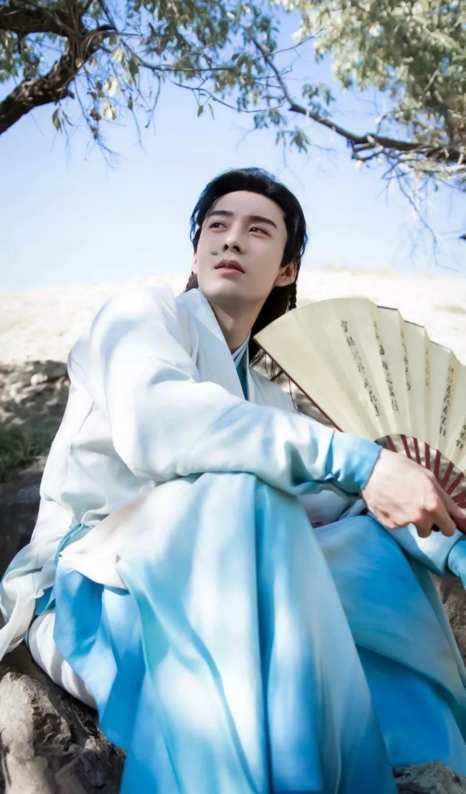 玻璃渣里找糖的视频,玻璃渣里找糖吃真诚才是必杀技