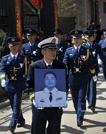 降14℃！济南大降温，供暖延长丨波音737又发生故障了，载着106人…丨中小学幼儿园将推“校长陪餐”