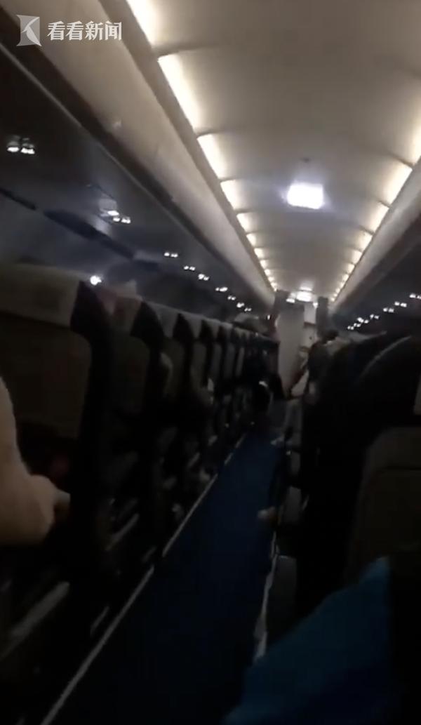 航班无法降落乘客“直播”惊魂一刻航空公司:返航是明智的!