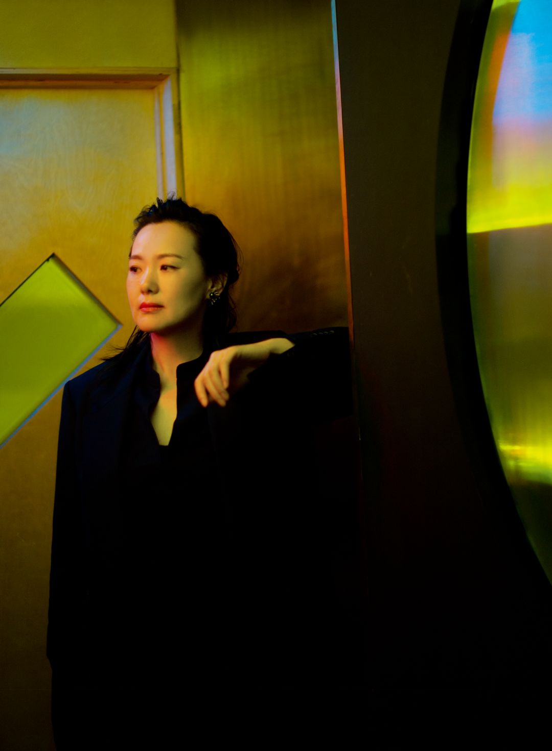 咏梅柏林影后为他带来了许多剧本,咏梅名利场外49岁的影后无需焦虑