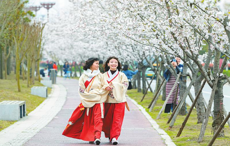 “东马”邀天下诗书韵眉山