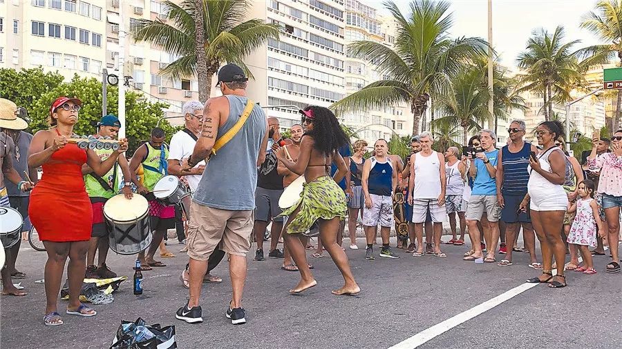 阳光沙滩比基尼:两不厌,两相欠