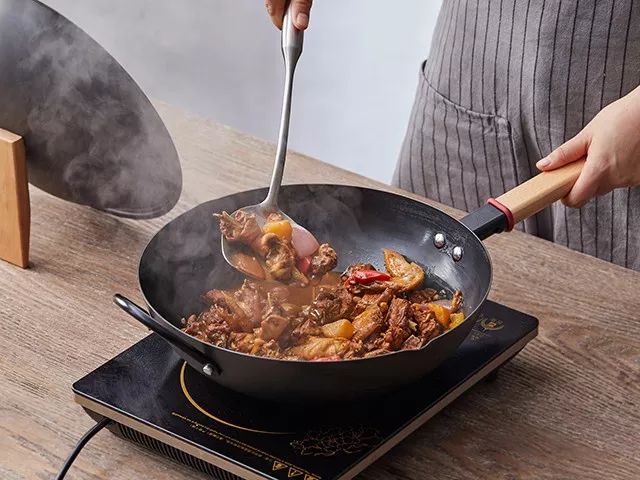 女生能颠起来的铁锅推荐,能颠勺的铁锅