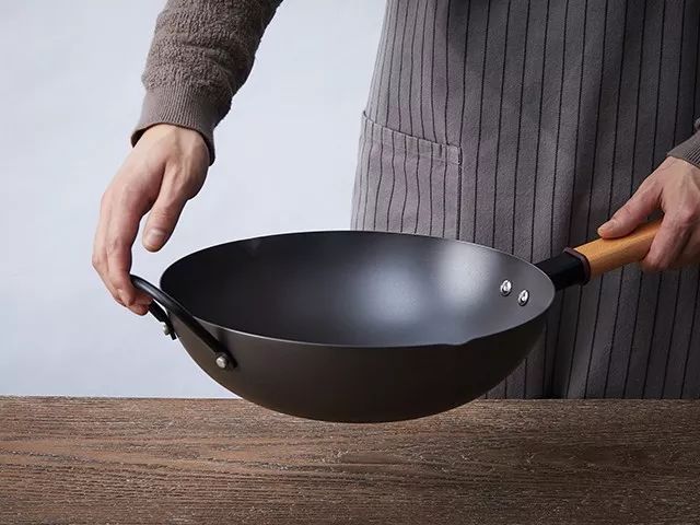 女生能颠起来的铁锅推荐,能颠勺的铁锅