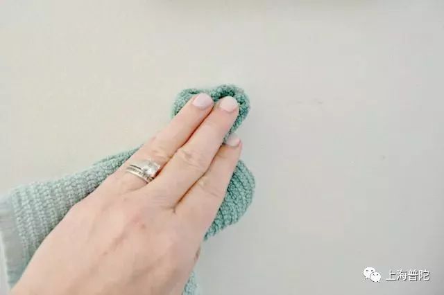 白墙弄脏了怎么处理干净,白墙油烟弄脏了怎么把它变白