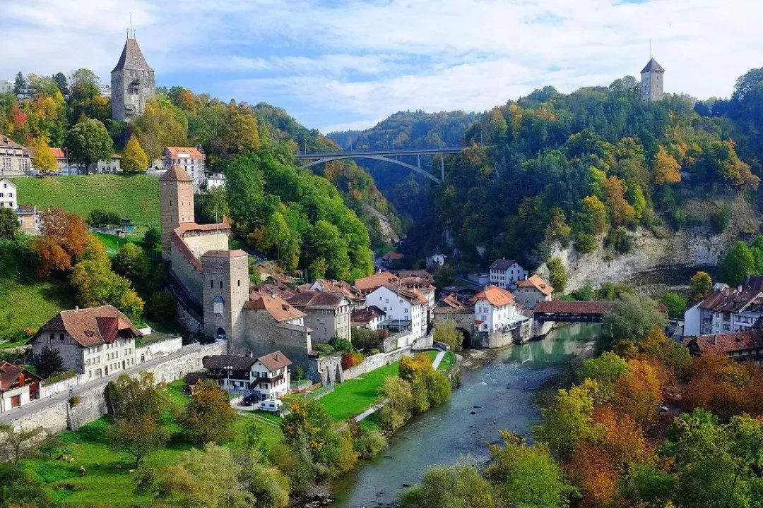 旅游就是自己的城市呆腻了换个别人的城市呆着这里能满足您对旅行的所有想象！