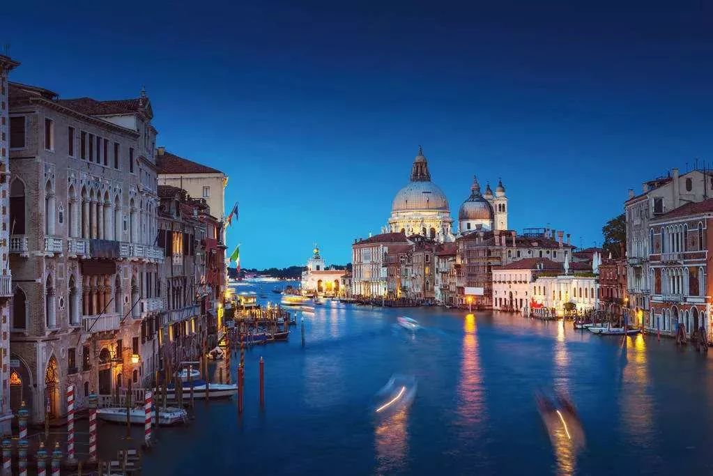 旅游就是自己的城市呆腻了换个别人的城市呆着这里能满足您对旅行的所有想象！