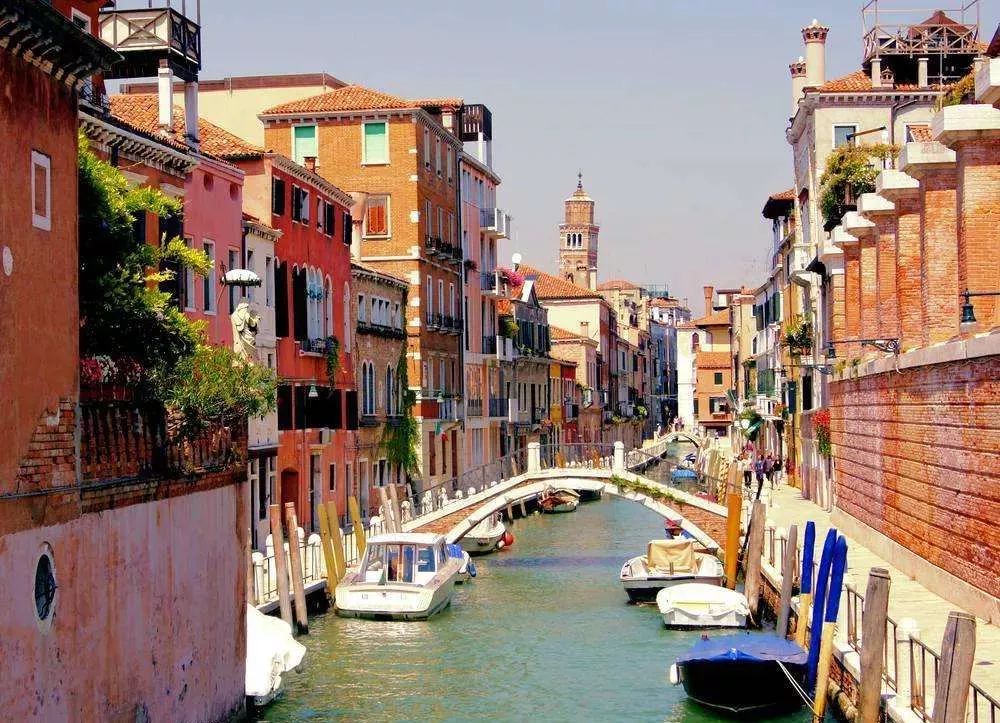 旅游就是自己的城市呆腻了换个别人的城市呆着这里能满足您对旅行的所有想象！