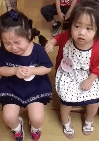 3岁女儿*拍偷**照流出，微信群全炸了：你怎么把孩子教成这样了？！