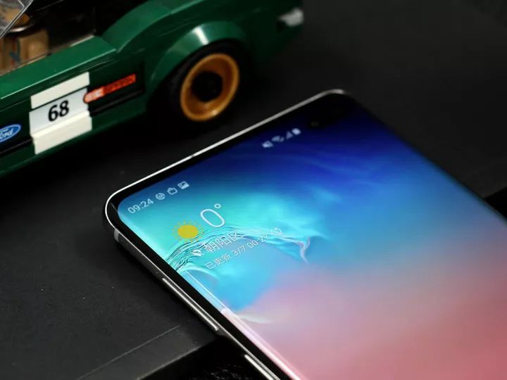 外媒三星galaxys10全系列上手体验 (三星galaxy s10曝光惊艳之作)