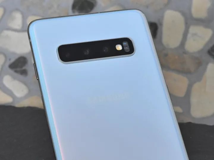 外媒三星galaxys10全系列上手体验 (三星galaxy s10曝光惊艳之作)