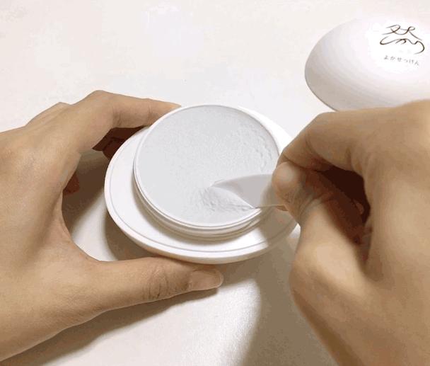 用了几年的火山泥一洗白,用火山泥洗澡