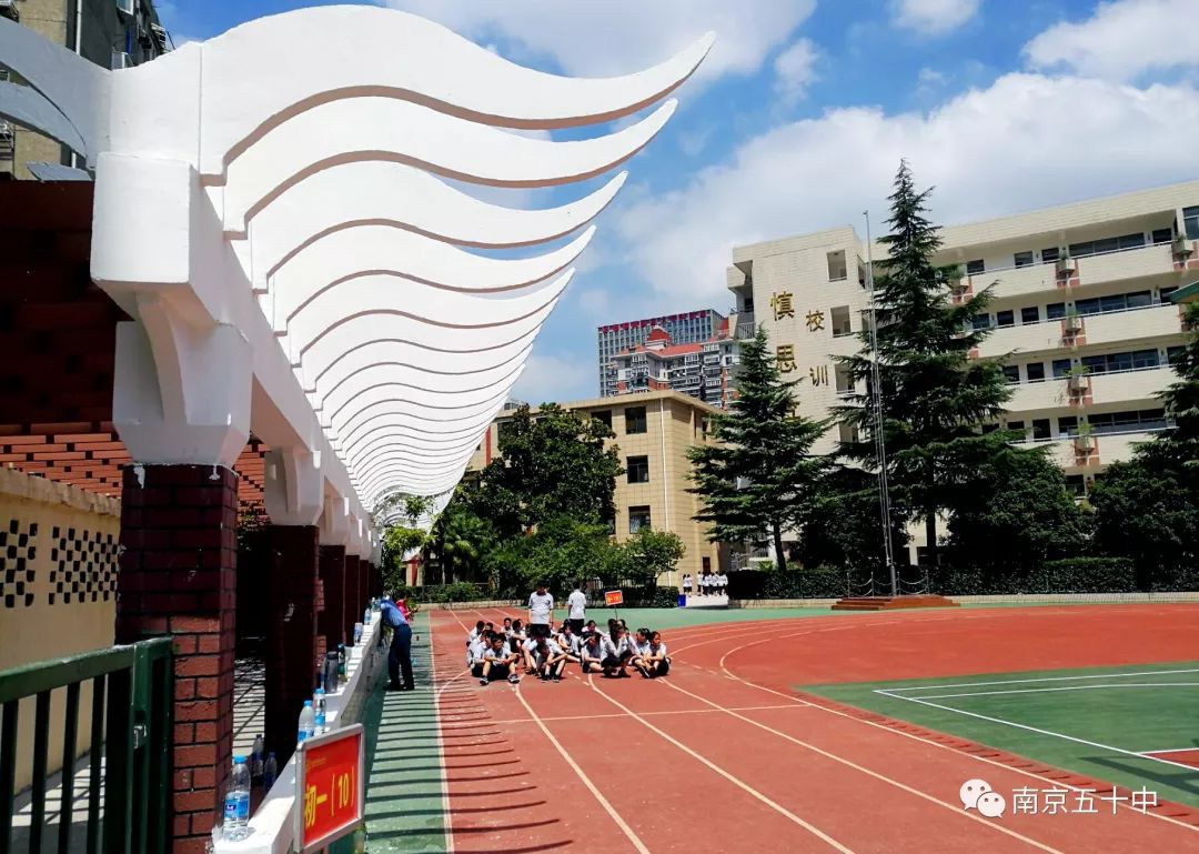 在市中心的学校,花园式学校值得孩子们拥有