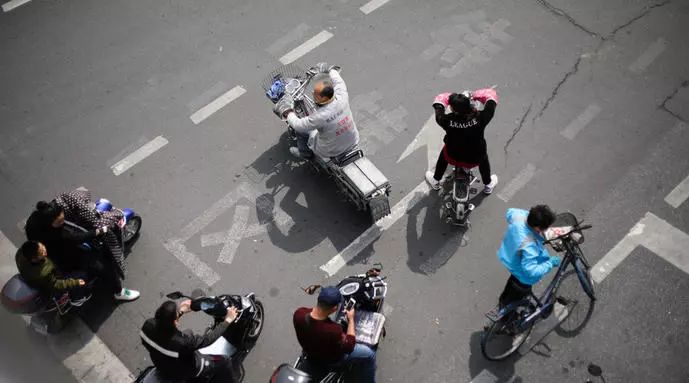 4月15日电动车新规实施了吗,4月15日后超标电动车还能上路吗