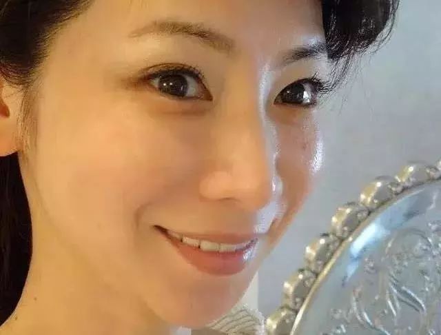 用了几年的火山泥一洗白,用火山泥洗澡