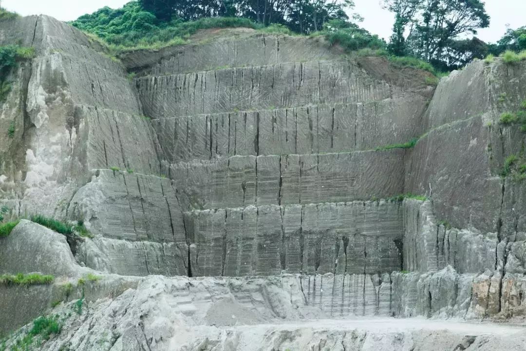 用了几年的火山泥一洗白,用火山泥洗澡