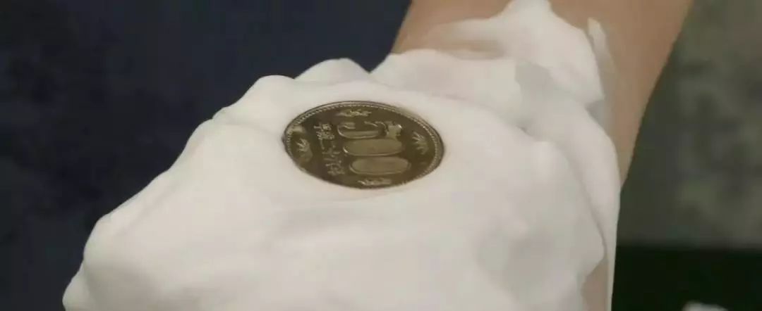 用了几年的火山泥一洗白,用火山泥洗澡