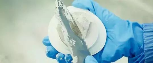 用了几年的火山泥一洗白,用火山泥洗澡