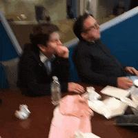 开车时犯困最简单的提神方法,开车吃什么提神不犯困