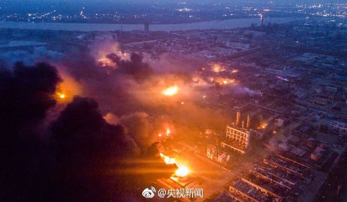 64人遇难，28人失联！响水化工厂爆炸:多家上市公司急发声，消防员写下两个字让人泪目