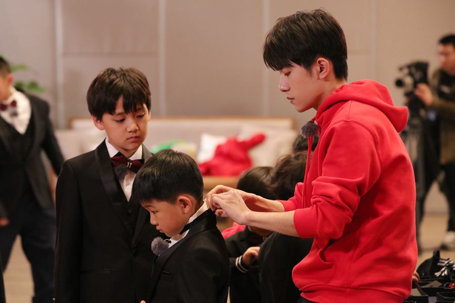 大冰小将易烊千玺说雷佳音大头,大冰小将千玺雷佳音完整版