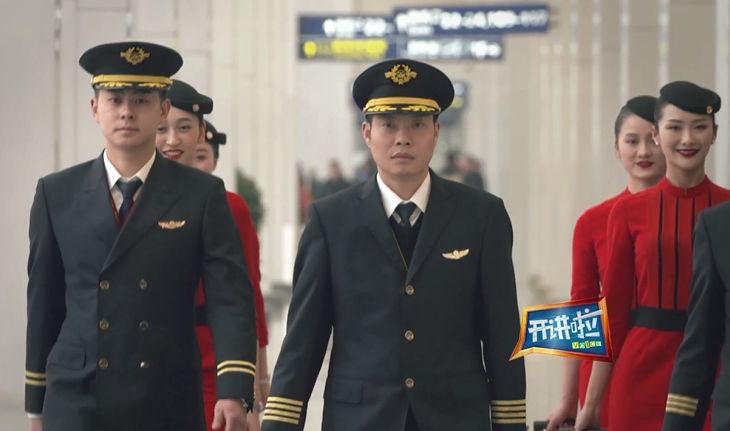 川航为什么有两位机长,川航机长刘传健纪录片